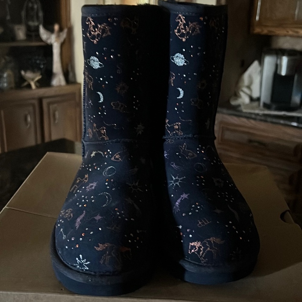 UGG SPARKLY Zodiac short boots EXCELLENT CONDITION pictures don’t do it justice